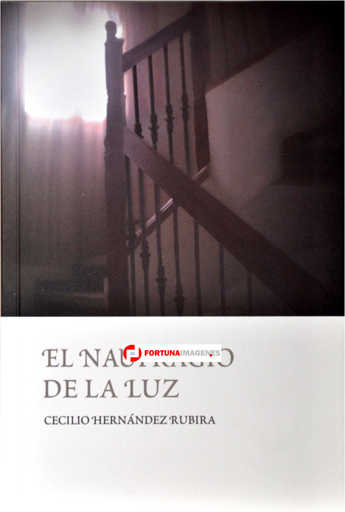 Presentación del libro -El Naufragio de la luz- de Cecilio Hernández Rubira